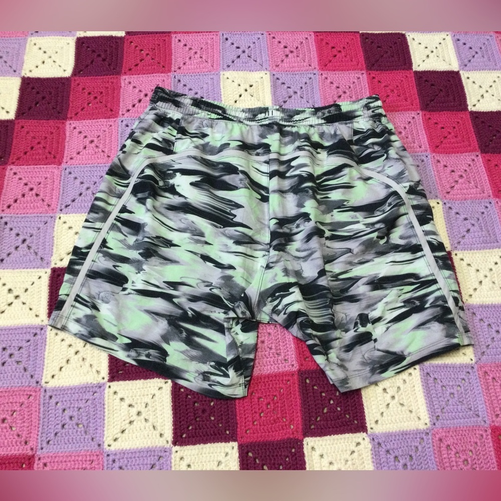 Mens Lululemon Athletica Shorts XL - Picture 2 of 9